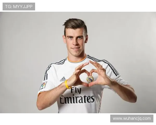 最近一位足球明星宣布退役引发热议他的职业生涯和未来计划揭秘